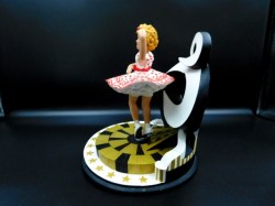 shirley figure side